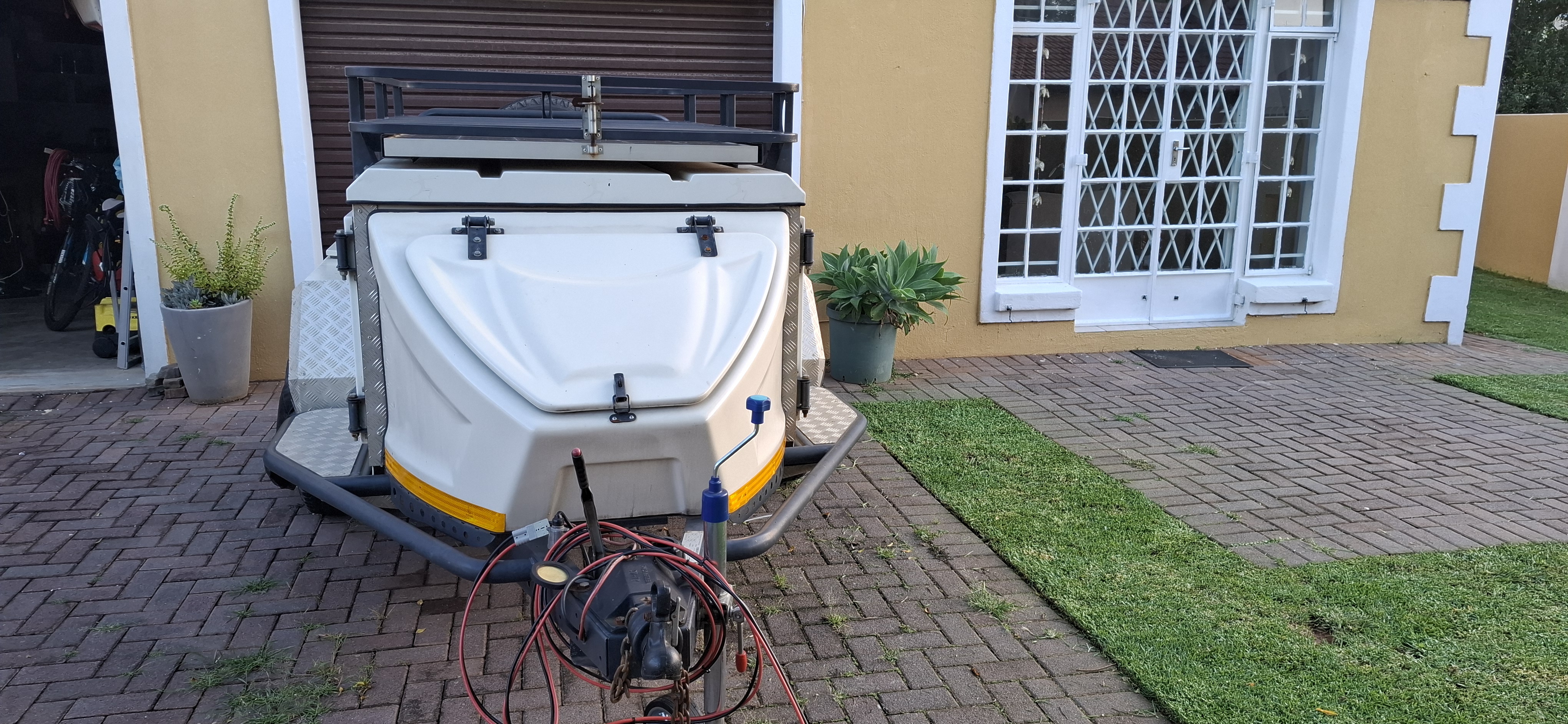 2010 Jurgens XT-140 Offroad Trailer photo 2