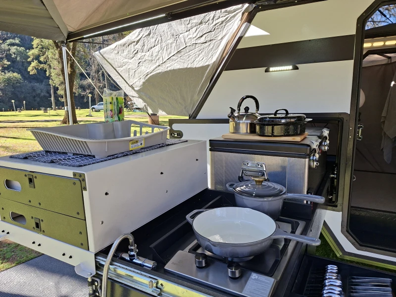 Conqueror UEV-17 | Luxury 4-Sleeper | On The Krugers Doorstep photo 3